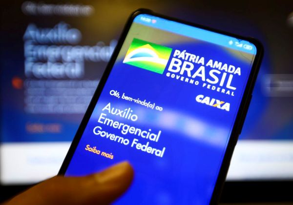 Caixa paga auxílio emergencial a nascidos em novembro neste domingo